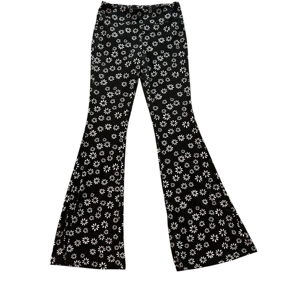 No Boundaries Black and White Floral Flare Pants M (7-9)